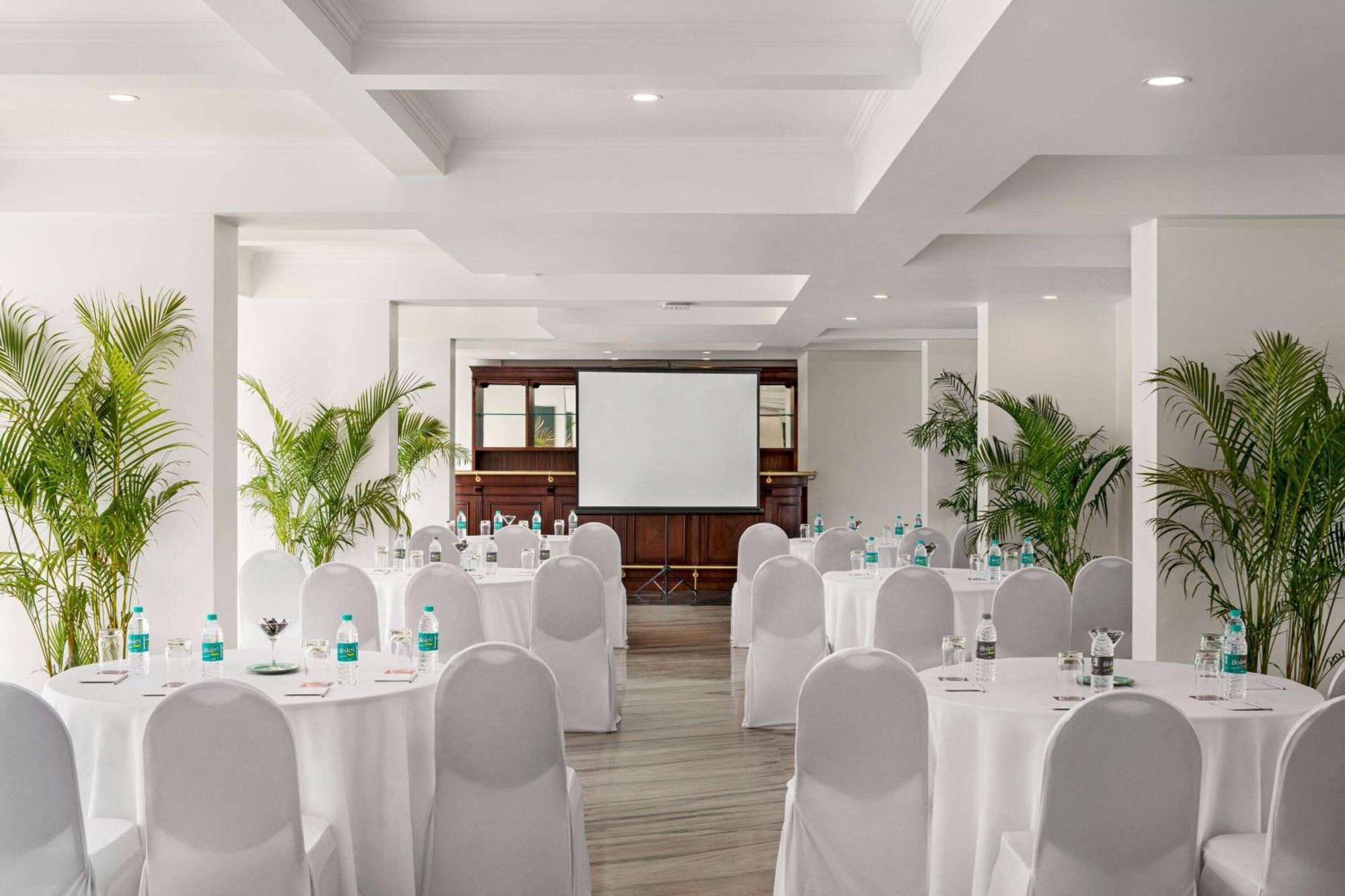 Hotel Ramada By Wyndham Goa 4*